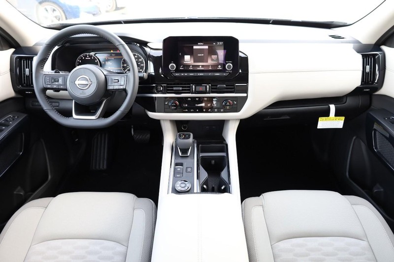 Nissan Pathfinder Vehicle Image 24