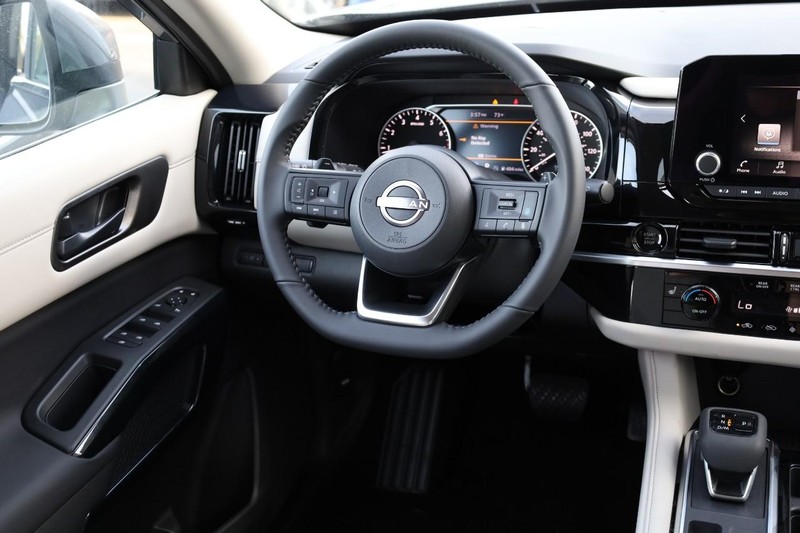 Nissan Pathfinder Vehicle Image 25