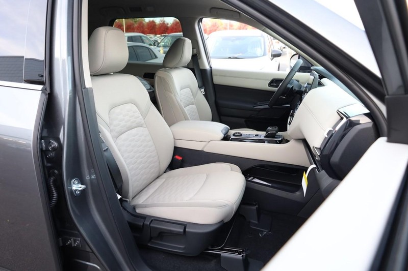 Nissan Pathfinder Vehicle Image 27