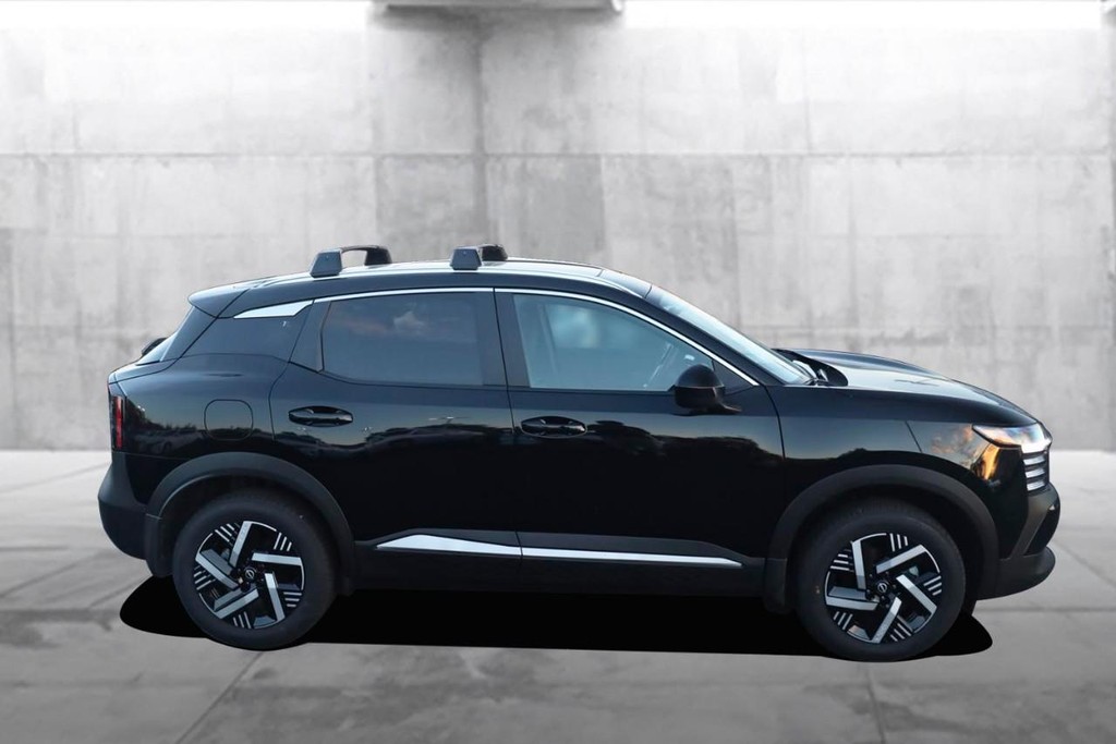 Nissan Kicks Vehicle Full-screen Gallery Image 5