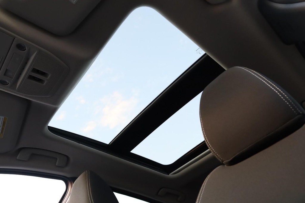 Nissan Kicks Vehicle Full-screen Gallery Image 8