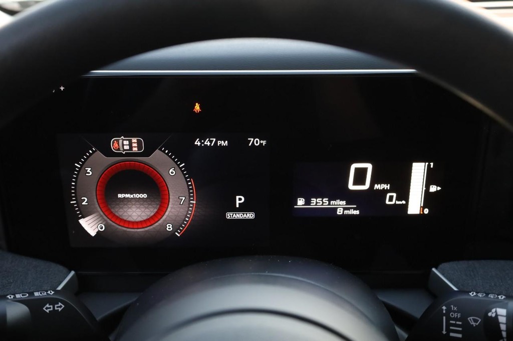 Nissan Kicks Vehicle Full-screen Gallery Image 12