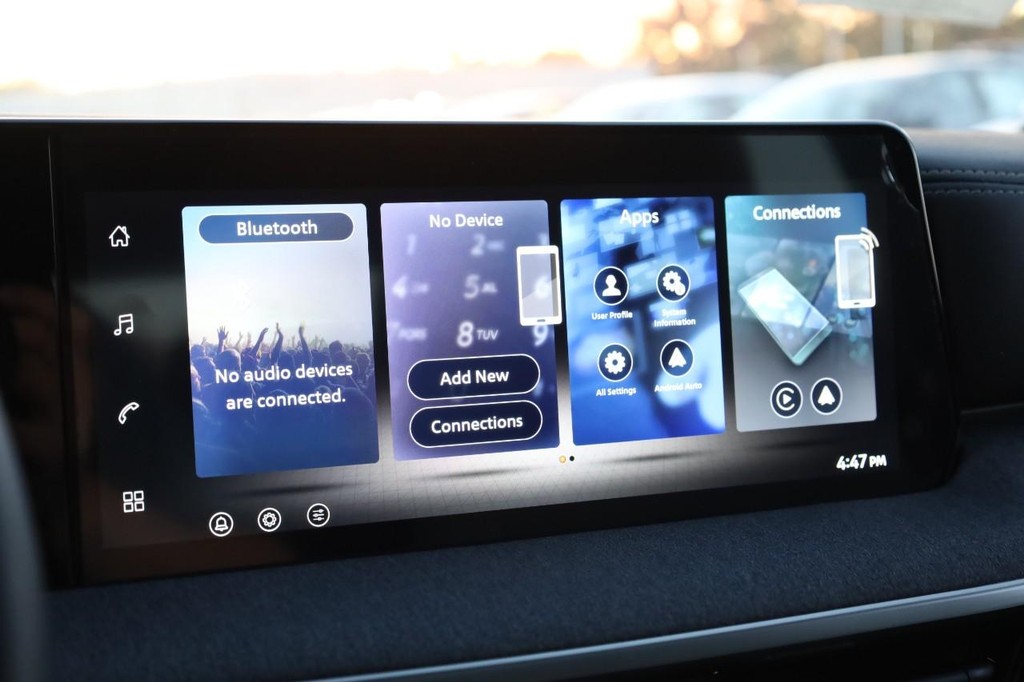 Nissan Kicks Vehicle Full-screen Gallery Image 13