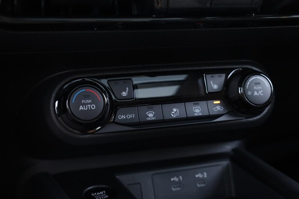 Nissan Kicks Vehicle Full-screen Gallery Image 16