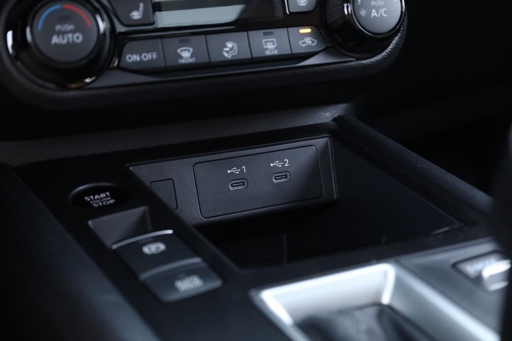 Nissan Kicks Vehicle Full-screen Gallery Image 17