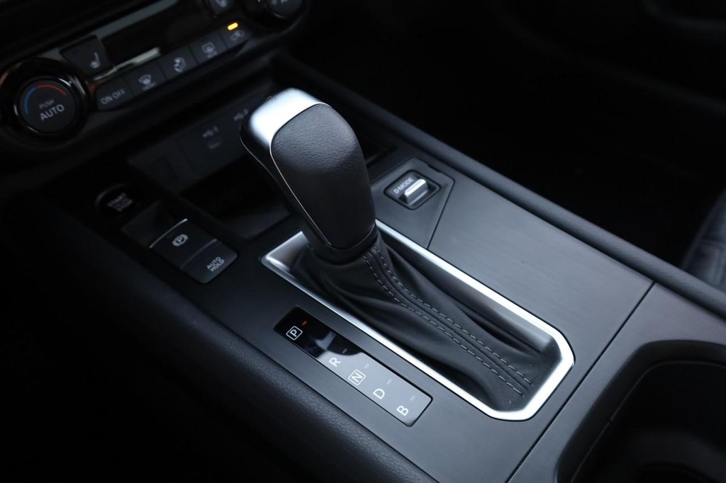 Nissan Kicks Vehicle Full-screen Gallery Image 18