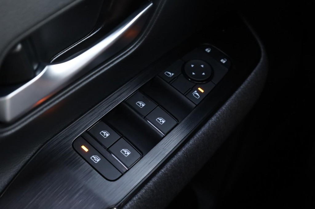 Nissan Kicks Vehicle Full-screen Gallery Image 20