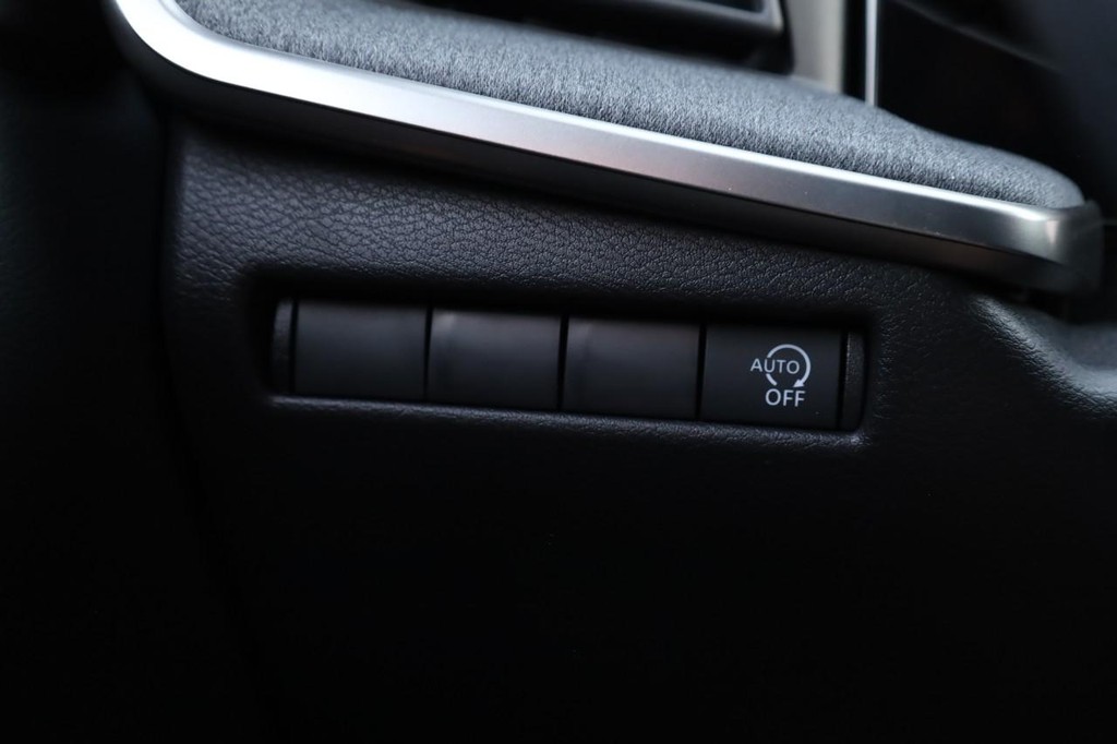 Nissan Kicks Vehicle Full-screen Gallery Image 21