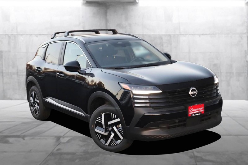 Nissan Kicks Vehicle Image 02