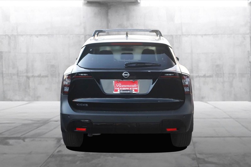 Nissan Kicks Vehicle Image 06