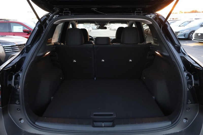 Nissan Kicks Vehicle Image 07