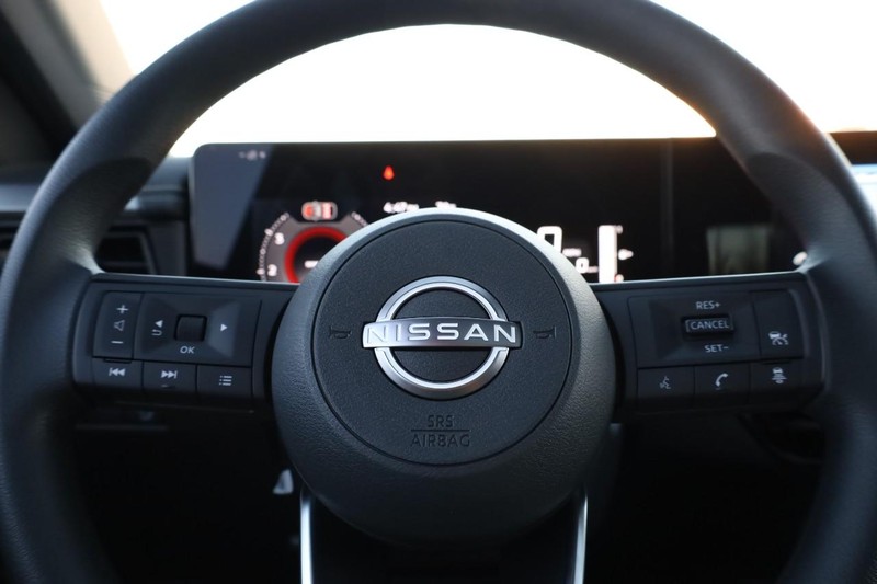 Nissan Kicks Vehicle Image 11