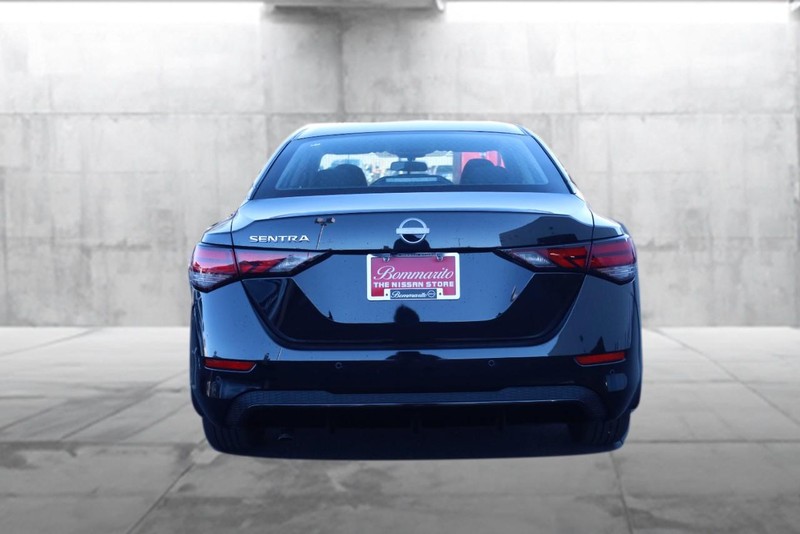 Nissan Sentra Vehicle Image 06