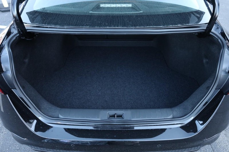 Nissan Sentra Vehicle Image 07