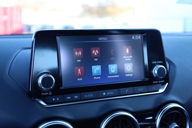 Nissan Sentra Vehicle Image 11