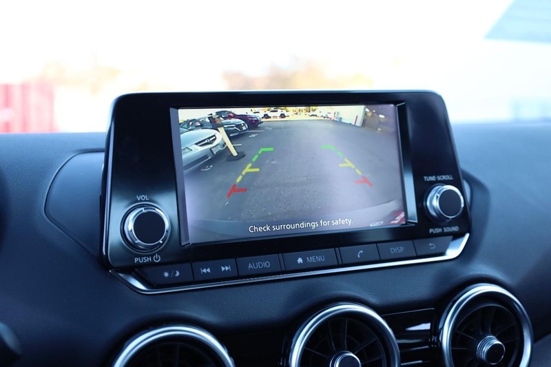 Nissan Sentra Vehicle Image 12