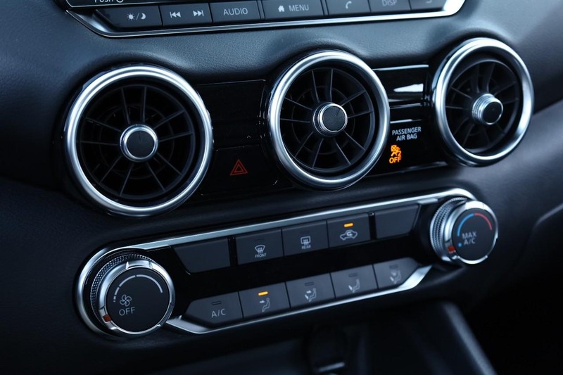 Nissan Sentra Vehicle Image 13