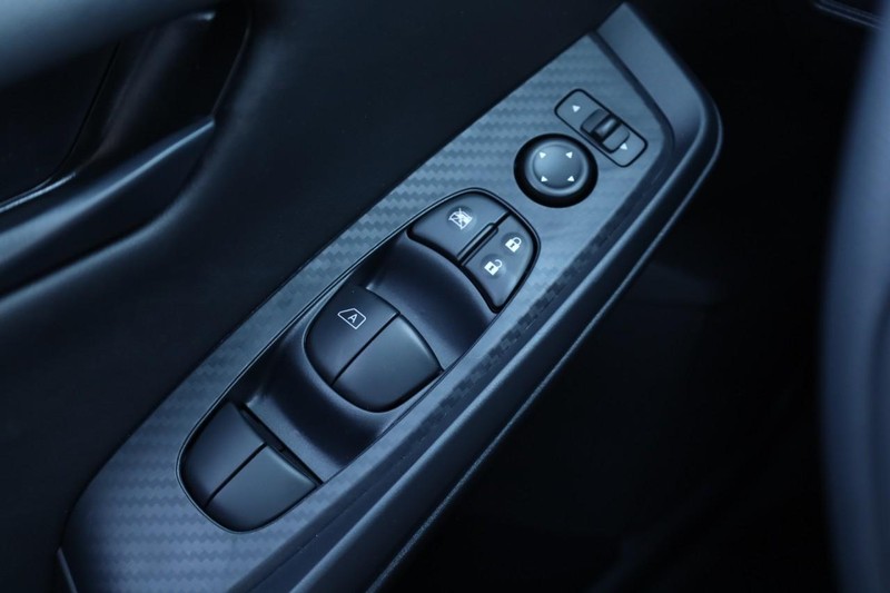 Nissan Sentra Vehicle Image 17