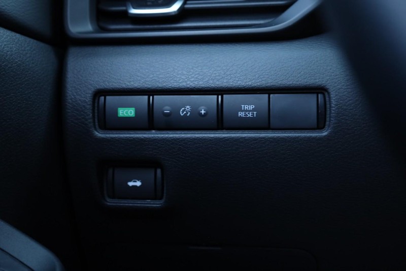 Nissan Sentra Vehicle Image 18