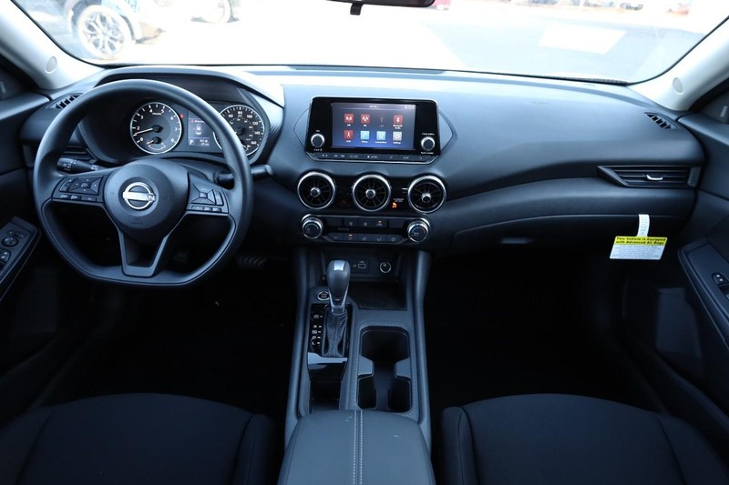 Nissan Sentra Vehicle Image 20