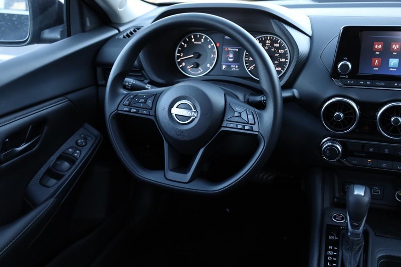 Nissan Sentra Vehicle Image 21