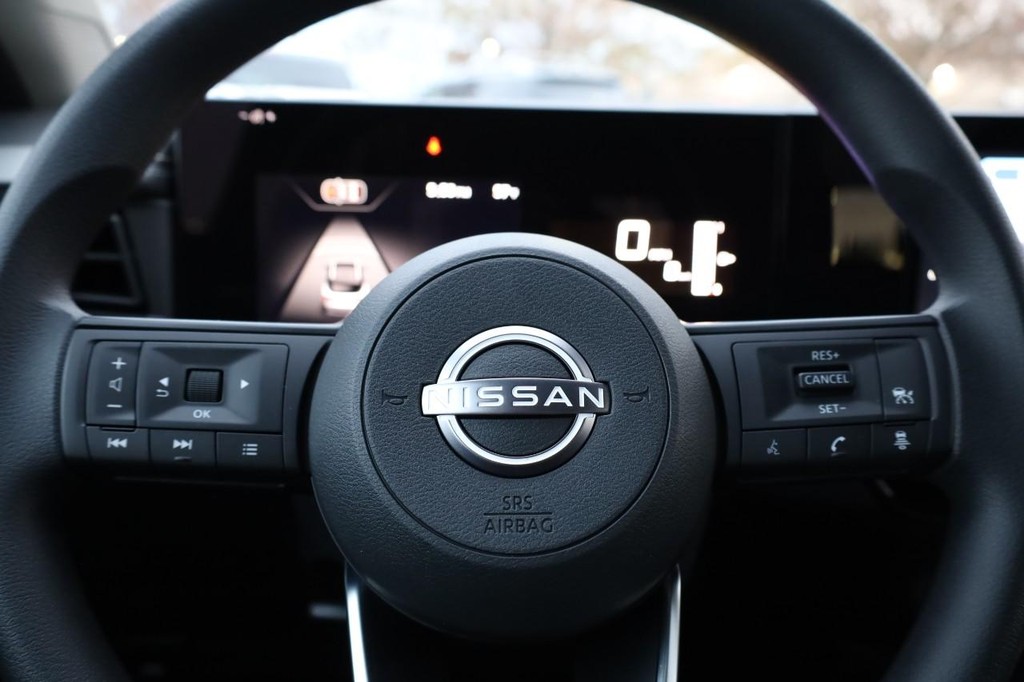 Nissan Kicks Vehicle Full-screen Gallery Image 9