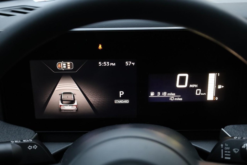 Nissan Kicks Vehicle Full-screen Gallery Image 10