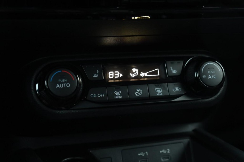 Nissan Kicks Vehicle Full-screen Gallery Image 14