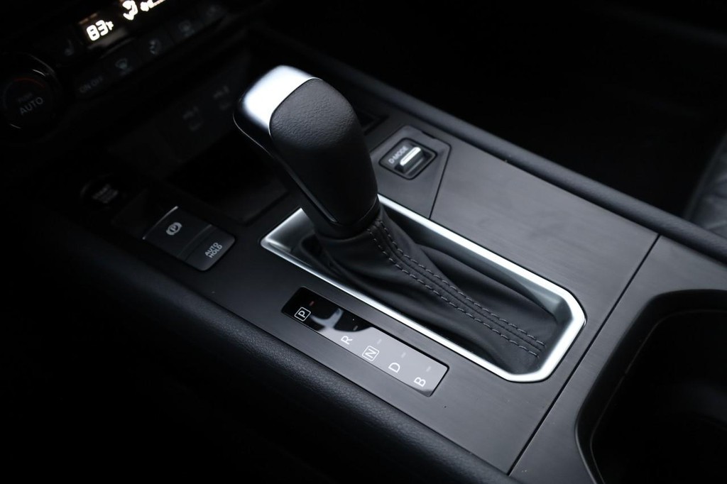 Nissan Kicks Vehicle Full-screen Gallery Image 16