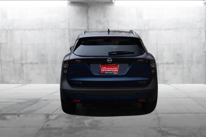 Nissan Kicks Vehicle Image 06