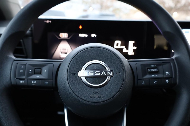 Nissan Kicks Vehicle Image 09