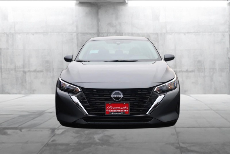 Nissan Sentra Vehicle Image 04