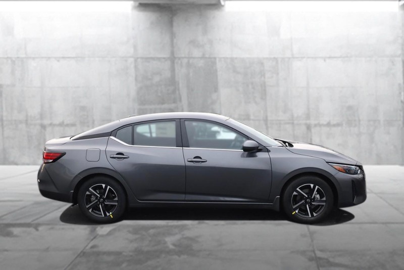 Nissan Sentra Vehicle Image 05