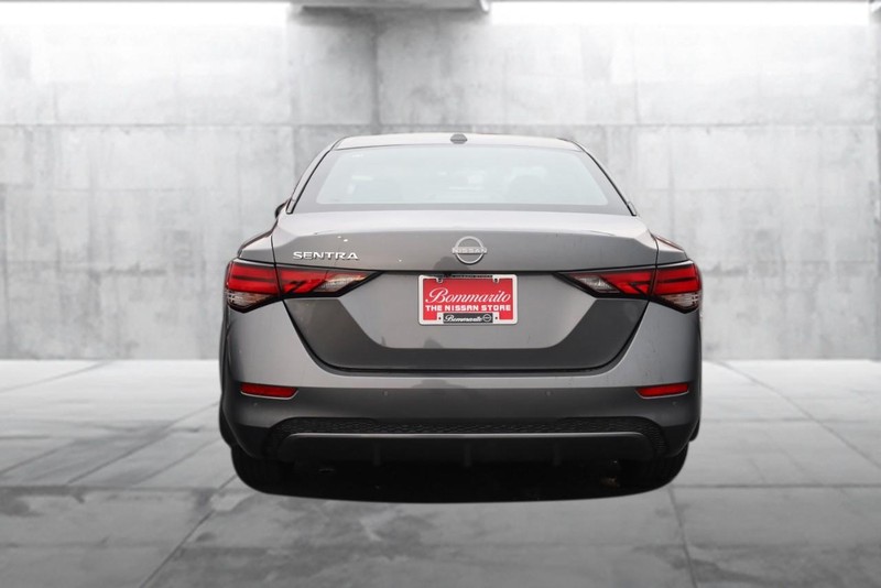 Nissan Sentra Vehicle Image 06