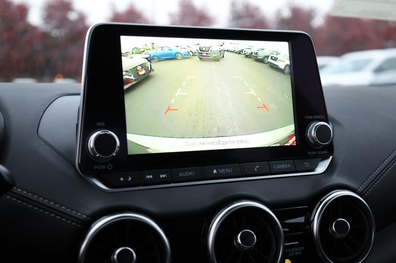 Nissan Sentra Vehicle Image 12