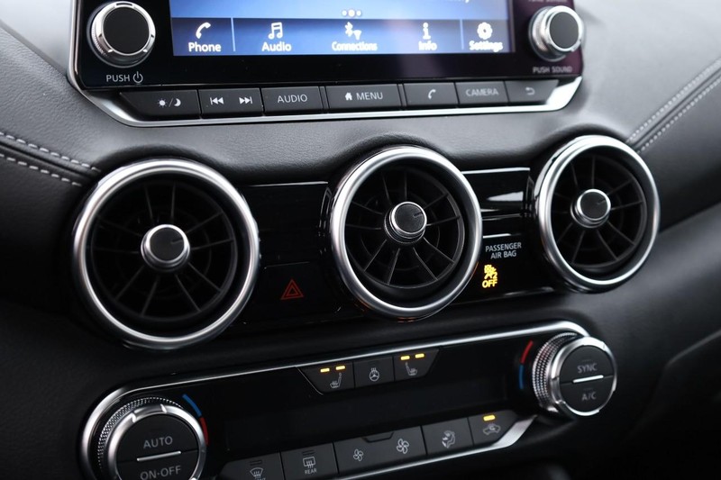 Nissan Sentra Vehicle Image 13