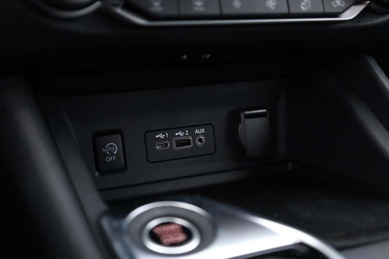 Nissan Sentra Vehicle Image 15