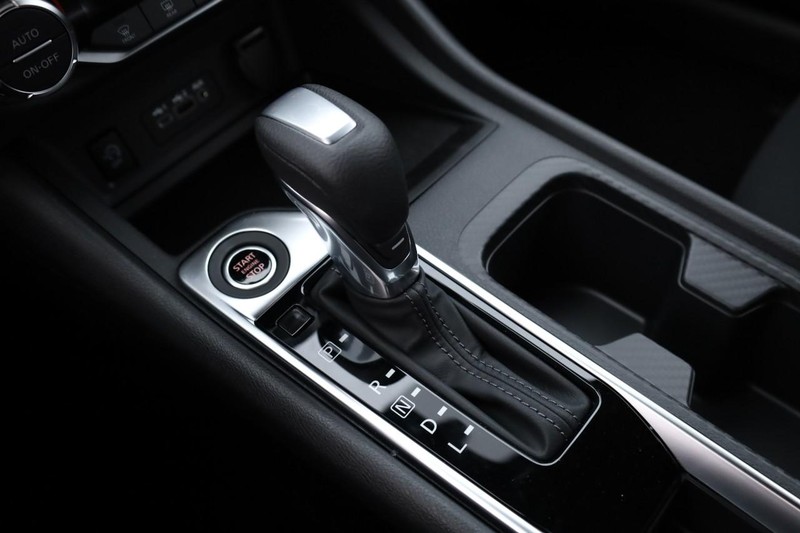 Nissan Sentra Vehicle Image 16