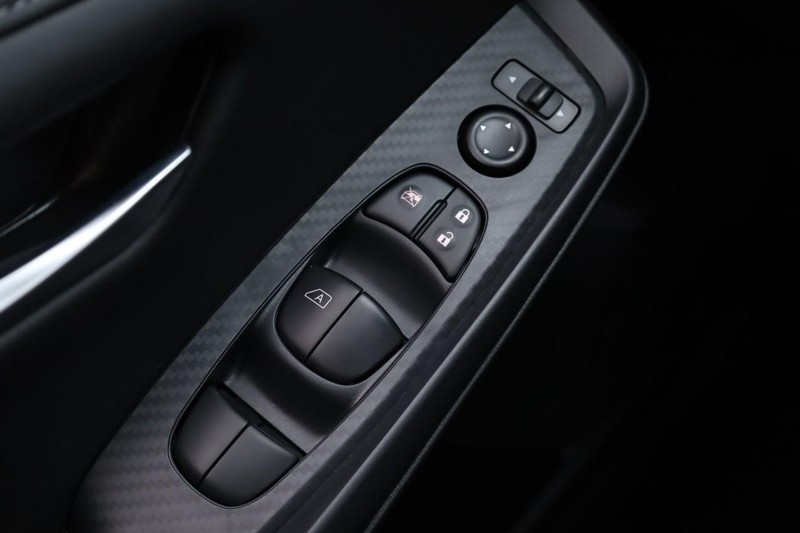 Nissan Sentra Vehicle Image 18