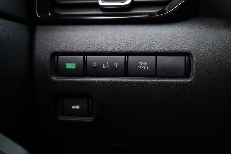 Nissan Sentra Vehicle Image 19