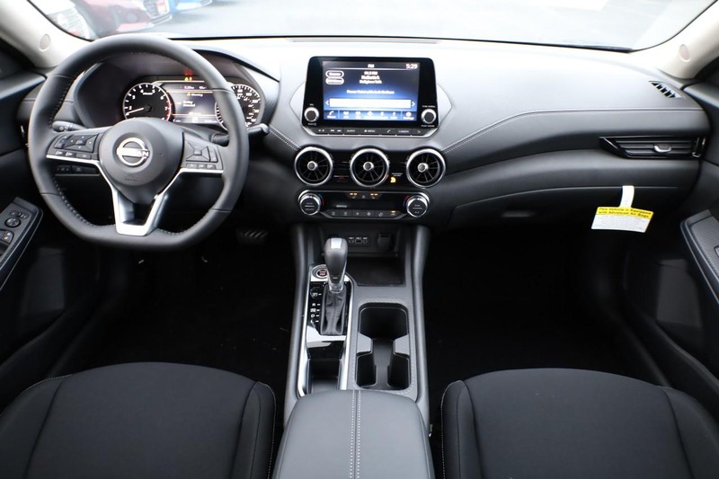 Nissan Sentra Vehicle Image 22