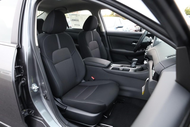 Nissan Sentra Vehicle Image 23