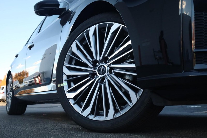 Nissan Altima Vehicle Image 03