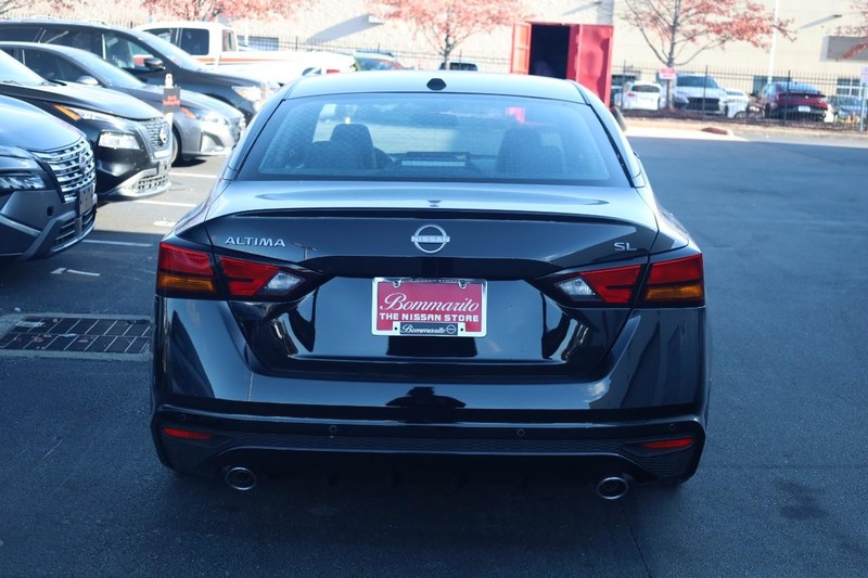 Nissan Altima Vehicle Image 06