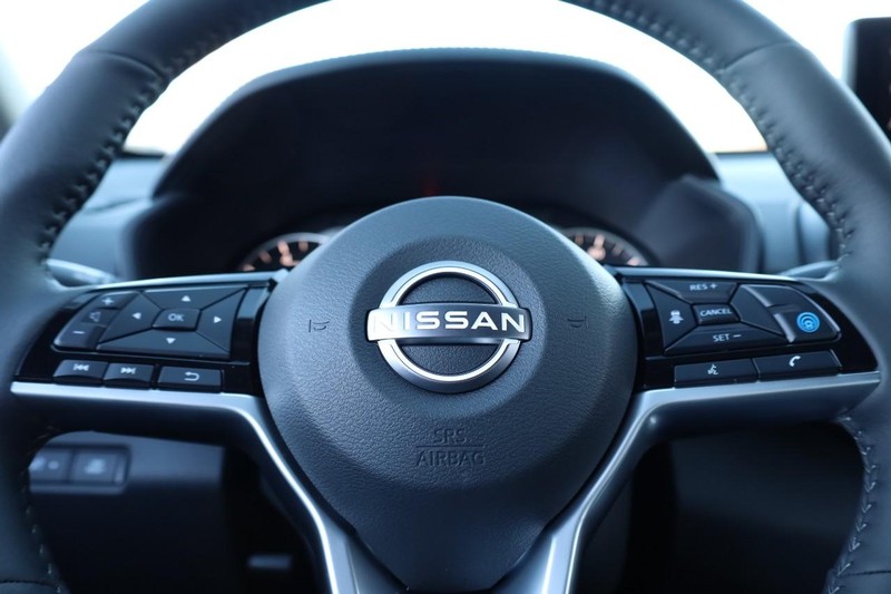 Nissan Altima Vehicle Image 10