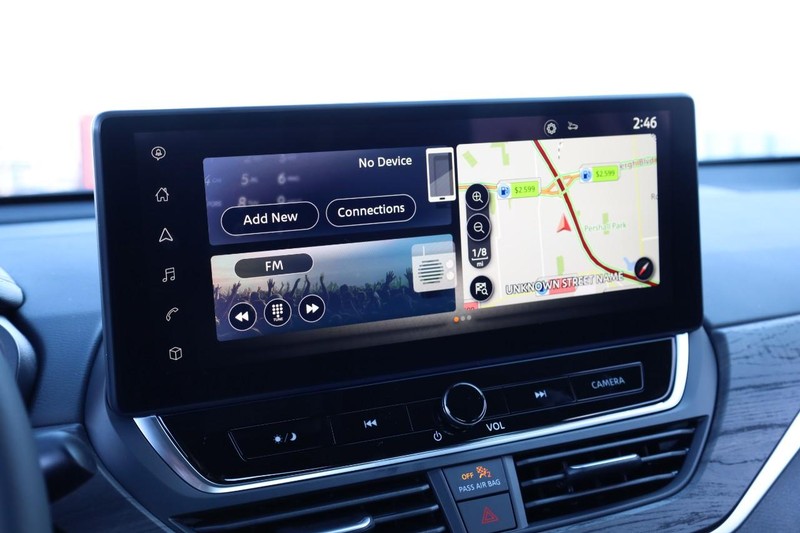 Nissan Altima Vehicle Image 12