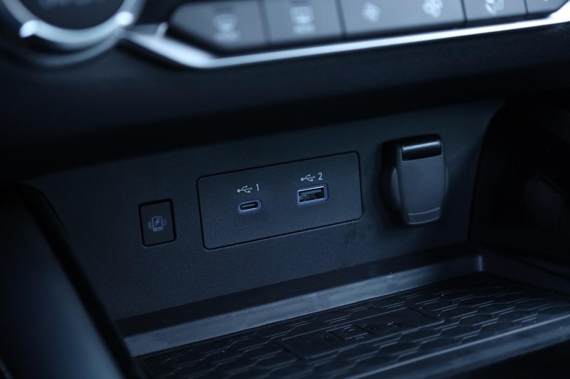 Nissan Altima Vehicle Image 16