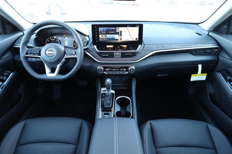 Nissan Altima Vehicle Image 23