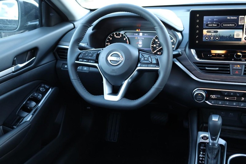 Nissan Altima Vehicle Image 24