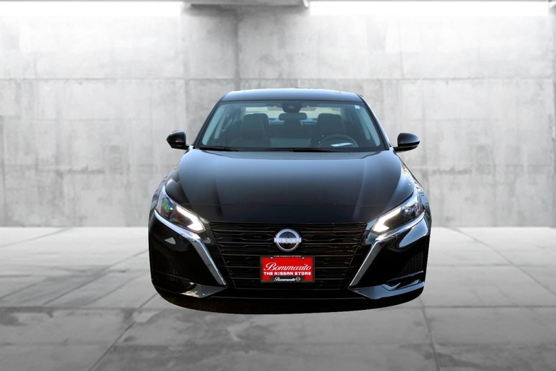 Nissan Altima Vehicle Image 30